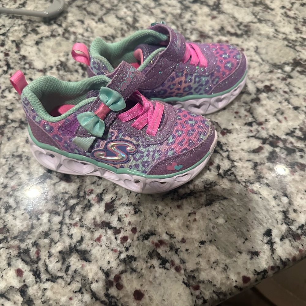 Toddler Light up sketchers size 6